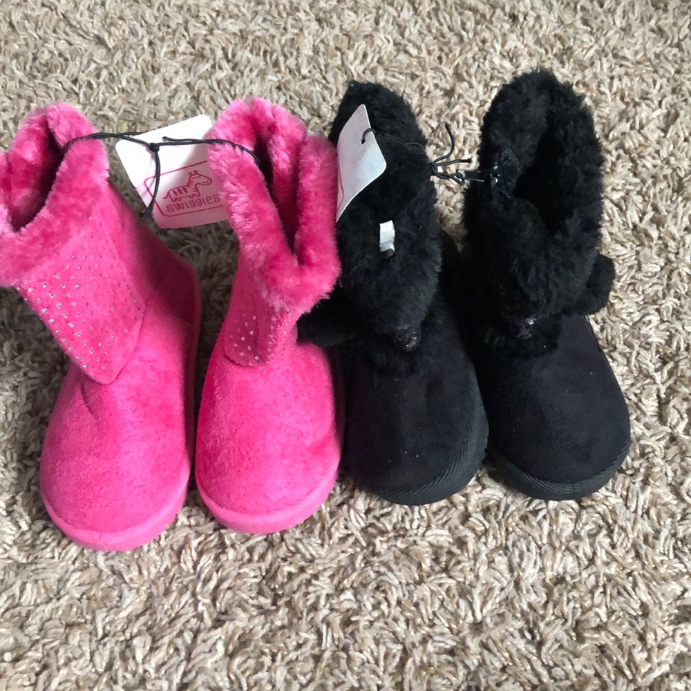 Lot of boots size 6 toddler